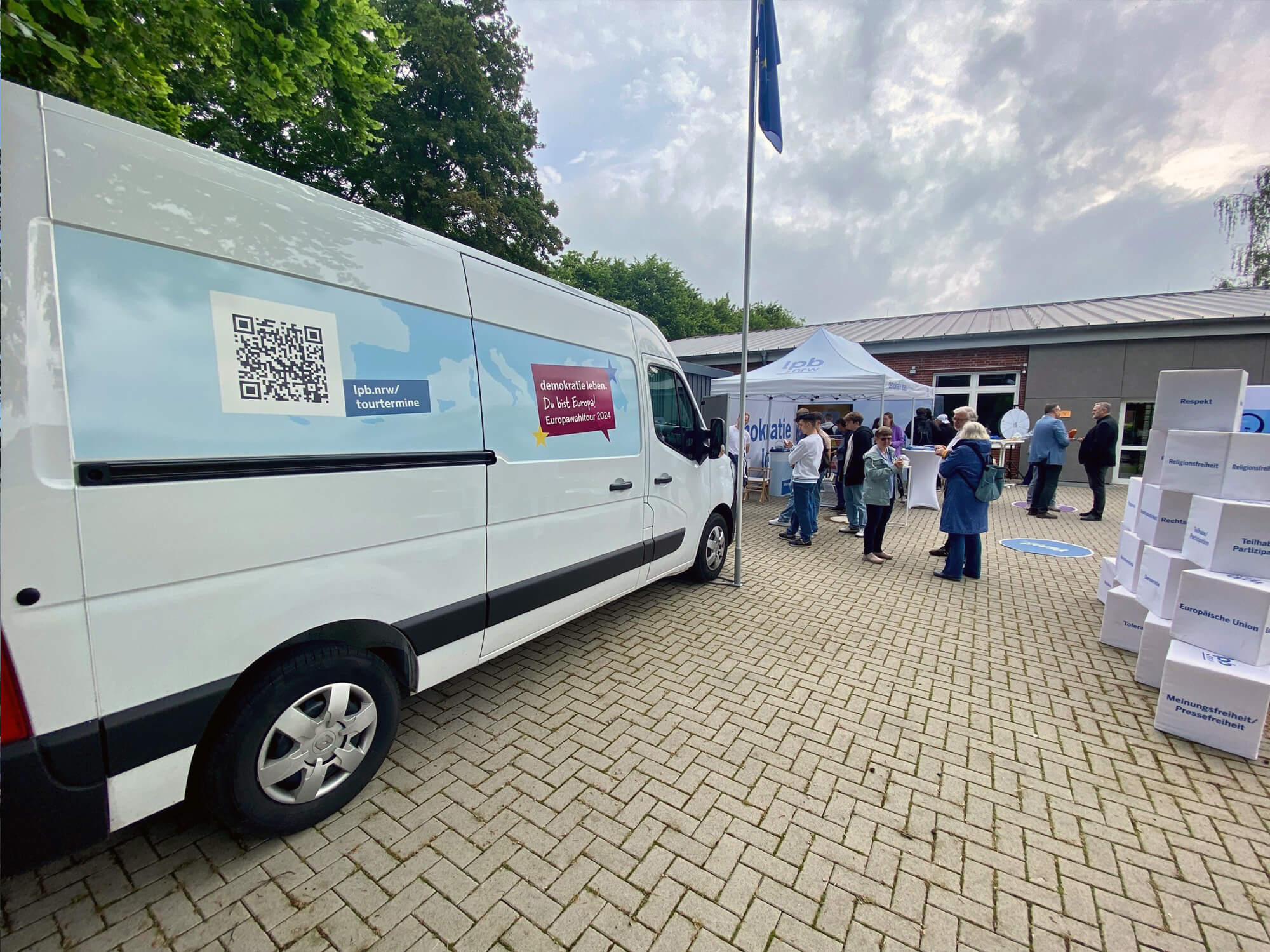 Der Europabus ist ein Teil der Maßnahmen, die der Kreis Heinsberg im Rahmen der Demokratieoffensive unterstützt. Foto: Kreis Heinsberg